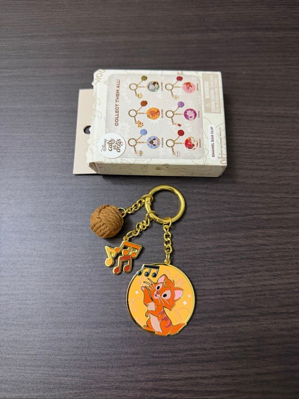 Disney Cats Yarn Ball Blind Box Enamel Bag Clip Keychain - Oliver